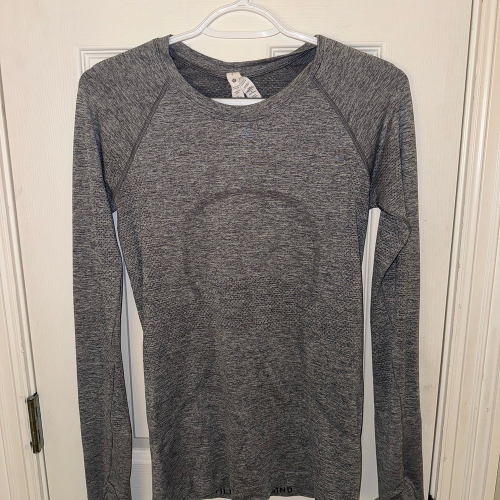 Grey Lululemon Swiftly Tech Long-Sleeve Shirt 2.0
Hip Length
